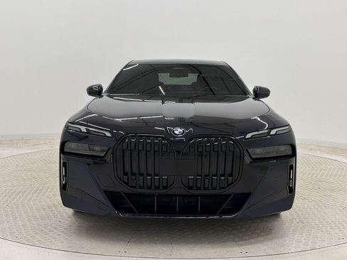 Used 2023 BMW 740i w/ Parking Assistance Package RWD image 6