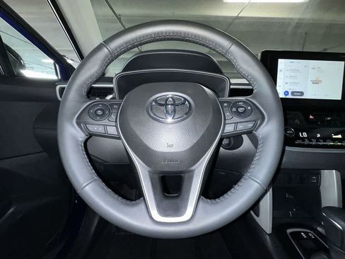 Used 2025 Toyota Corolla Cross LE FWD image 15