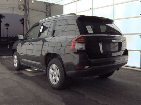 Used 2014 Jeep Compass Latitude FWD image 4