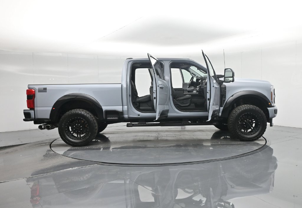 New 2026 Ford F250 Lariat w/ Black Appearance Package AWD/4WD image 4