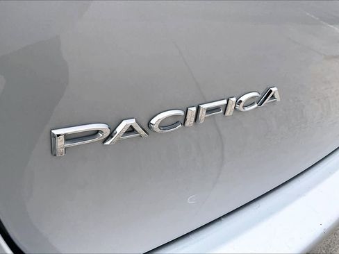 Used 2023 Chrysler Pacifica Limited image 31