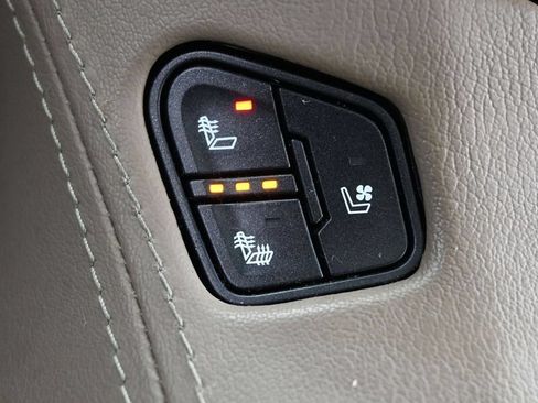 Used 2019 GMC Yukon XL SLT w/ Premium Edition RWD image 22