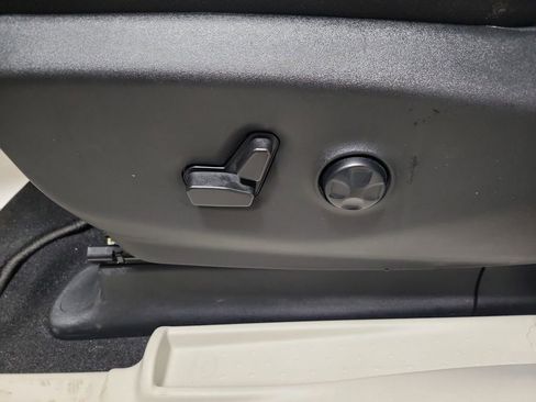 Used 2023 Chrysler Pacifica Limited image 34