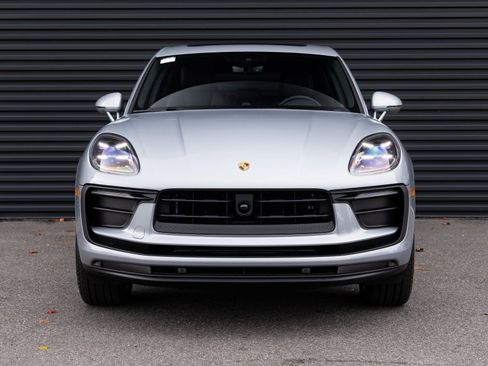 Certified 2026 Porsche Macan AWD/4WD image 7