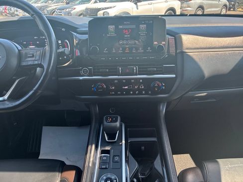 Used 2024 Nissan Pathfinder Platinum AWD/4WD image 29