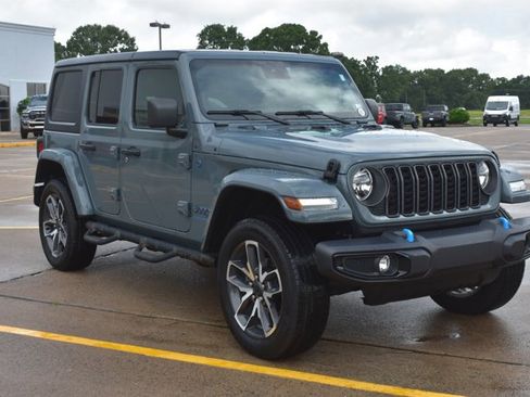 Used 2024 Jeep Wrangler Unlimited AWD/4WD image 3