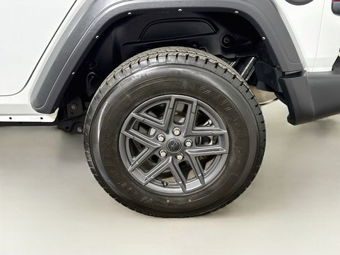 Used 2025 Jeep Wrangler Unlimited Sport AWD/4WD image 24
