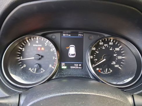 Used 2018 Nissan Rogue S image 17