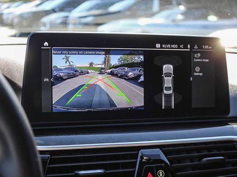 Used 2023 BMW 530e w/ M Sport Package image 38