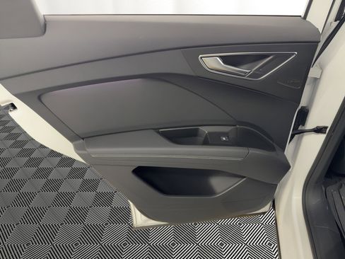 Used 2023 Audi Q4 e-tron Premium Plus w/ Premium Plus image 17