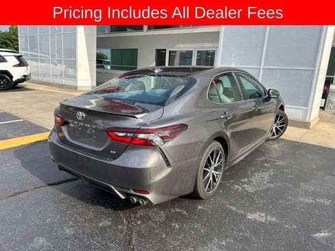 Used 2022 Toyota Camry SE FWD image 5