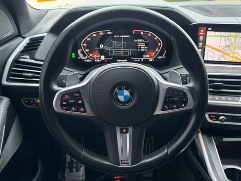 Used 2022 BMW X7 M50i image 21
