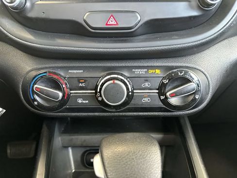 Certified 2023 Kia Soul LX FWD image 18