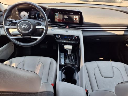 Used 2025 Hyundai Elantra Limited FWD image 10