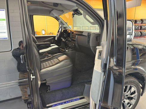 New 2025 GMC Savana 2500 image 16