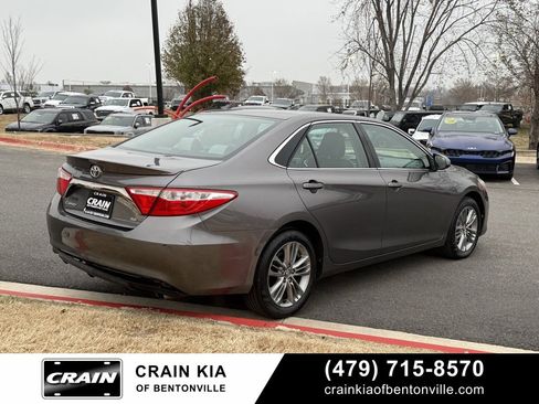 Used 2016 Toyota Camry SE image 7