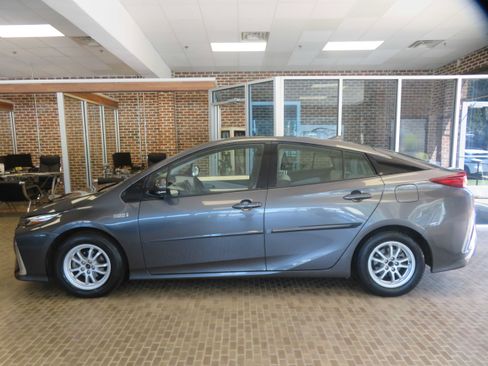 Used 2018 Toyota Prius Prime Premium FWD image 69