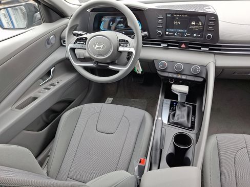 New 2026 Hyundai Elantra SE image 9