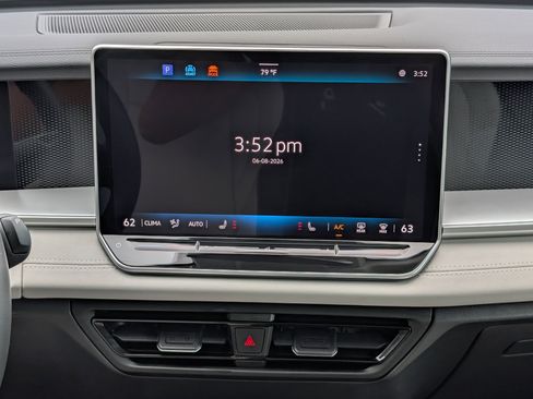 Used 2025 Volkswagen Tiguan SE w/ Panoramic Sunroof Package AWD/4WD image 27