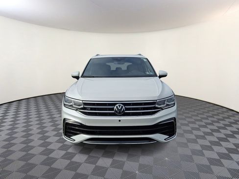 Used 2022 Volkswagen Tiguan SEL R-Line image 2