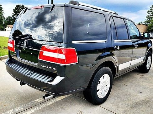Used 2014 Lincoln Navigator 4WD image 9