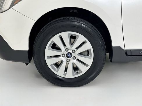 Used 2018 Subaru Outback 2.5i Premium AWD/4WD image 32
