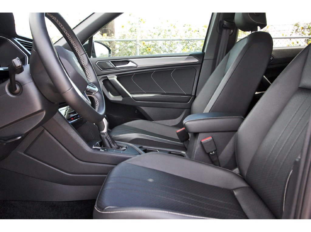 Used 2023 Volkswagen Tiguan SE R-Line FWD image 30