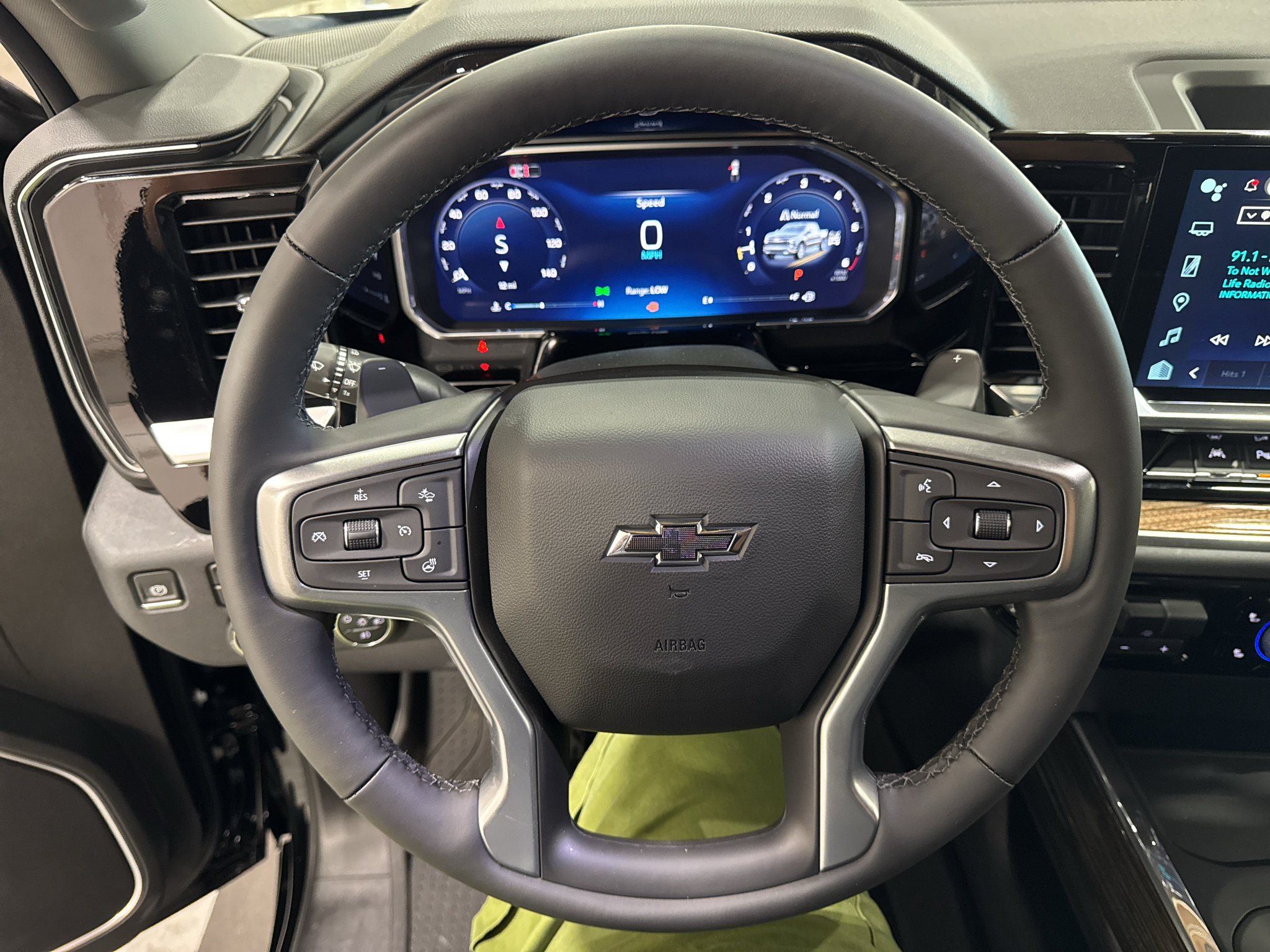 New 2026 Chevrolet Silverado 1500 RST w/ Redline Edition AWD/4WD image 25
