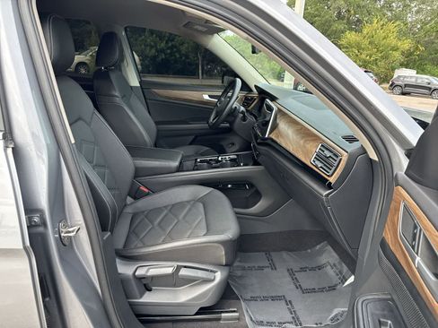 Used 2024 Volkswagen Atlas SE FWD image 28