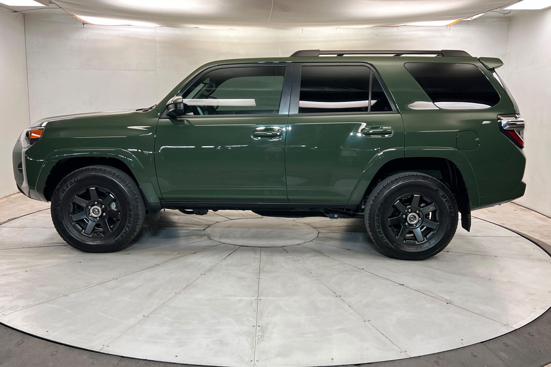 Used 2022 Toyota 4Runner Trail Special Edition AWD/4WD image 2