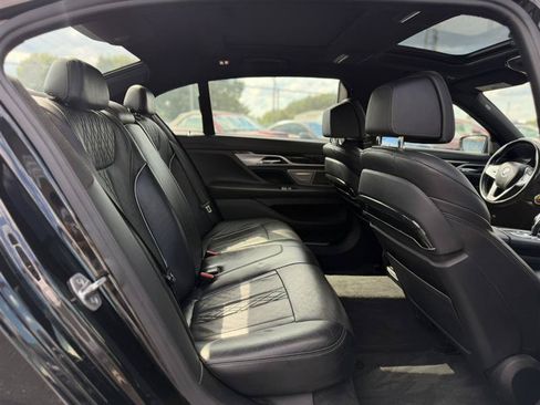 Used 2018 BMW 750i RWD image 38