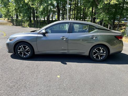 Used 2025 Nissan Sentra SV FWD image 6