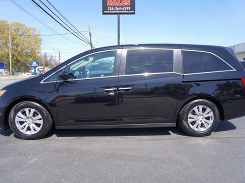 Used 2016 Honda Odyssey SE image 2