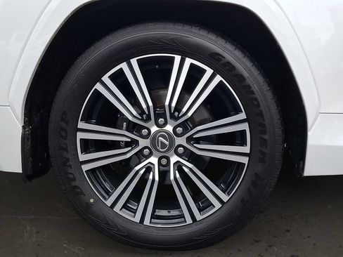 Used 2025 Lexus LX 600 4WD w/ Luxury Package image 9