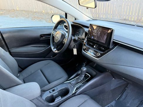 Used 2025 Toyota Corolla LE image 20