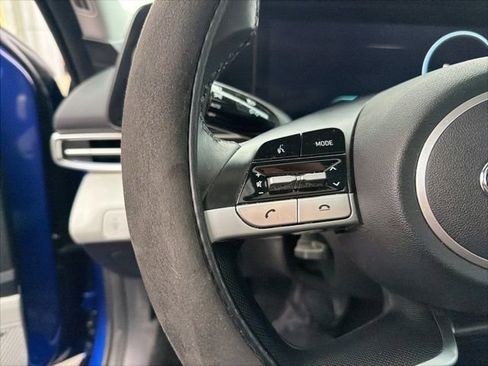 Used 2023 Hyundai Elantra Limited image 16