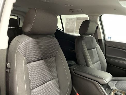 Certified 2023 GMC Acadia SLE w/ Driver Convenience Package image 19