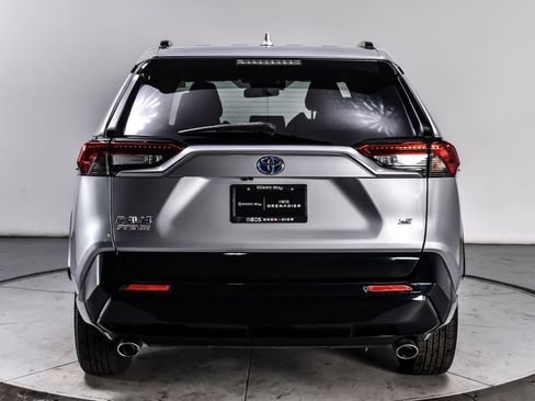 Used 2022 Toyota RAV4 SE w/ Weather & Moonroof Package AWD/4WD image 5