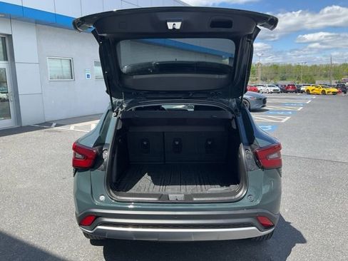 Used 2025 Chevrolet Trax LT w/ Driver Confidence Package FWD image 18