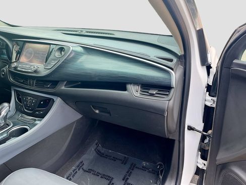 Used 2019 Buick Envision Essence FWD image 23