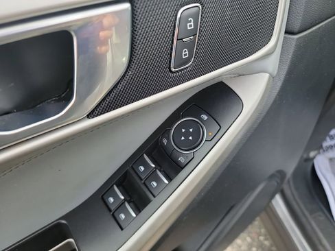 Used 2022 Ford Explorer XLT w/ Equipment Group 202A image 12