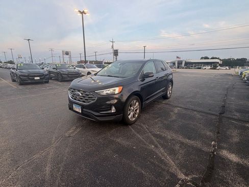 Used 2019 Ford Edge Titanium w/ Equipment Group 301A FWD image 16