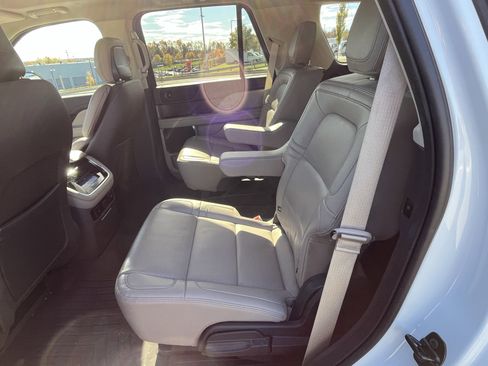 Used 2024 Lincoln Navigator Premiere image 33