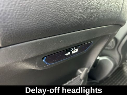 Used 2022 Chrysler Pacifica Touring-L FWD image 30