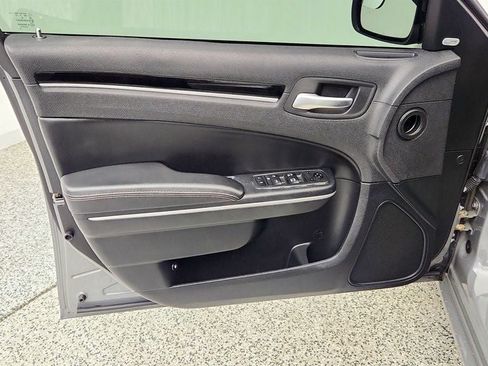 Used 2019 Chrysler 300 S RWD image 10