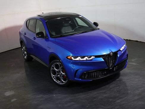Used 2024 Alfa Romeo Tonale Ti w/ Premium Interior Package AWD/4WD image 7