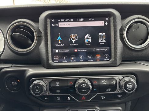 Used 2018 Jeep Wrangler Unlimited Sahara image 25