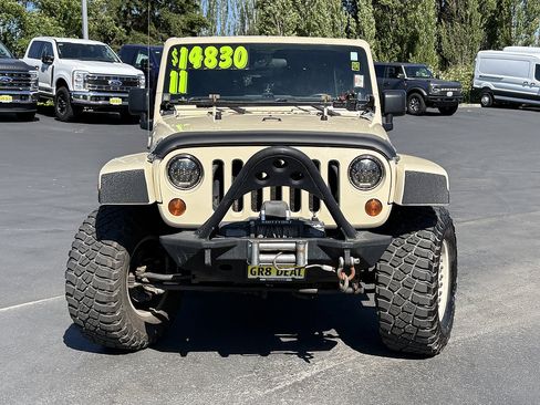 Used 2011 Jeep Wrangler Unlimited Sahara w/ Connectivity Group AWD/4WD image 2
