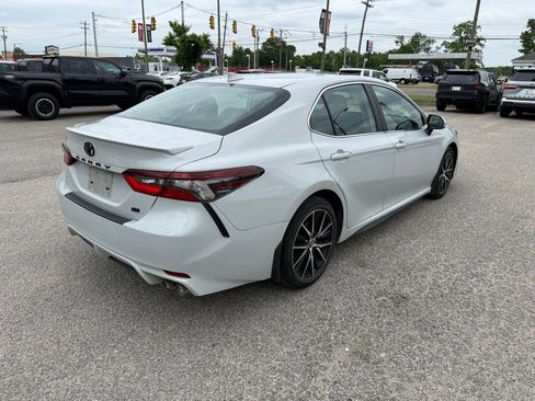 Used 2023 Toyota Camry SE w/ Cold Weather Package FWD image 5