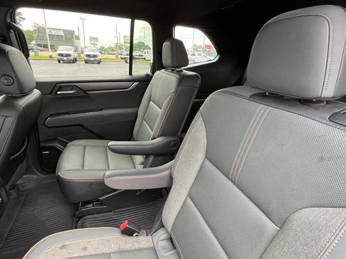Used 2025 GMC Acadia AT4 w/ Luxury Package AWD/4WD image 16